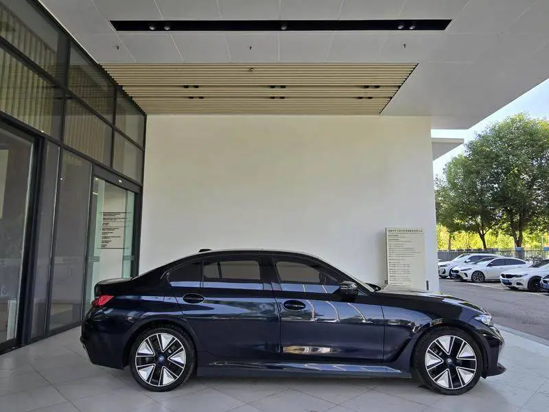 BMW i3 2023 eDrive 40 L Night Sport Package — 8