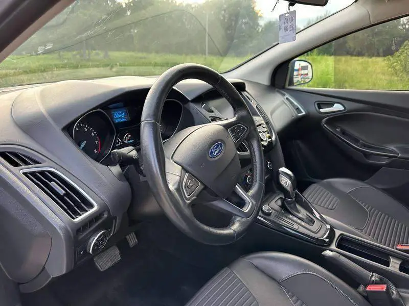Fox 2017 Sedan 1.6L Automatic Fashion Smart Edition — 17