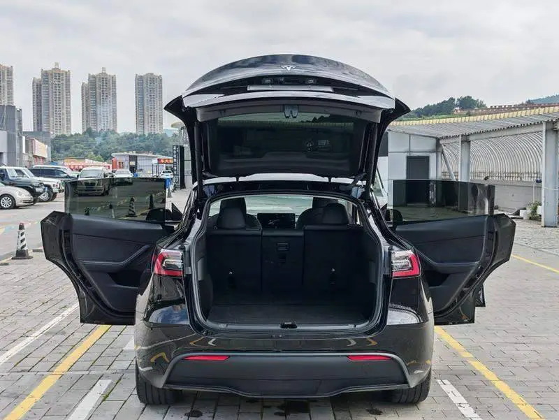 Model Y 2022 facelifted rear-wheel drive version — 10