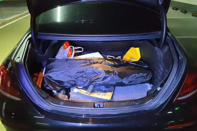 Mercedes-Benz E-Class 2018 E 200 L Sports — 4