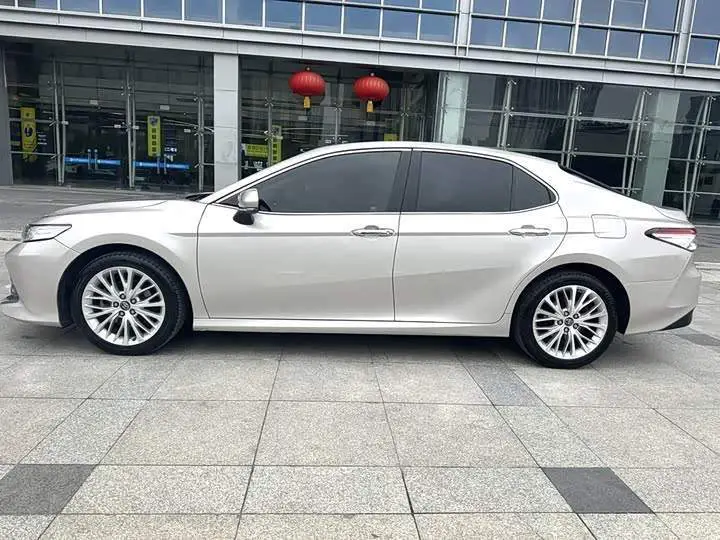 Camry 2018 2.5G Deluxe Edition — 2