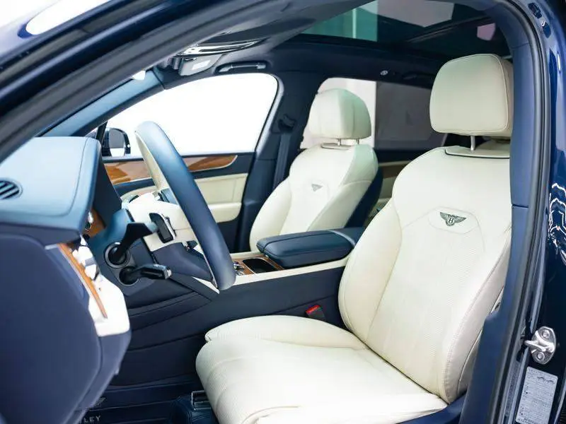 Bentayga 2023 4.0T V8 Long Wheelbase Yadu Edition — 20