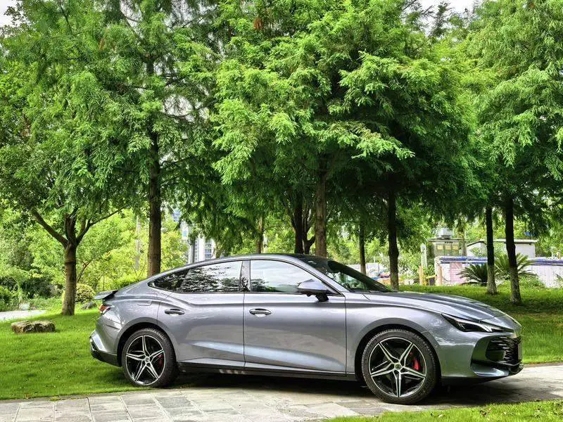 MG7 2023 2.0T Automatic Beauty Hunter Premium Edition — 3