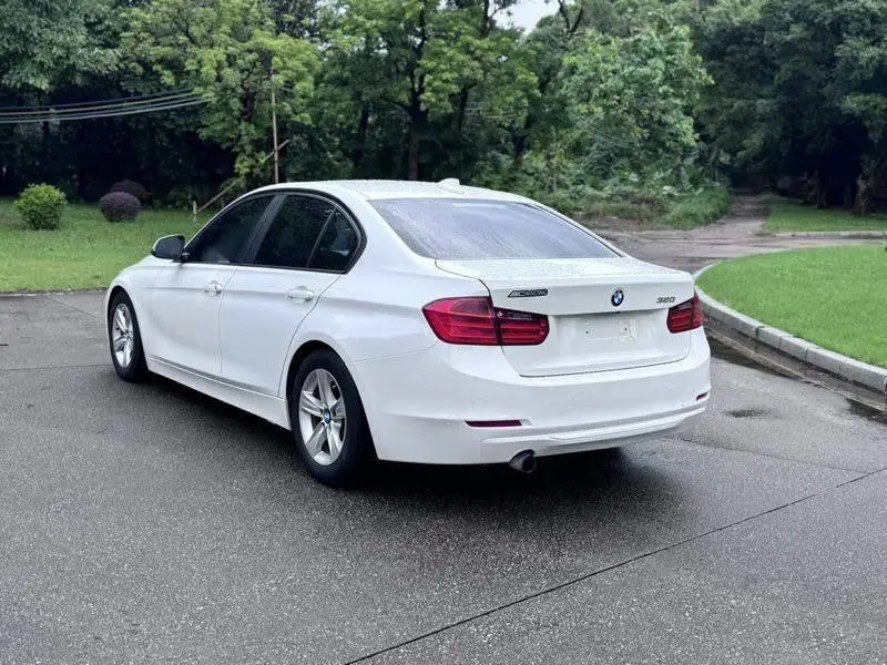 BMW 3 Series 2013 320i Progressive — 4