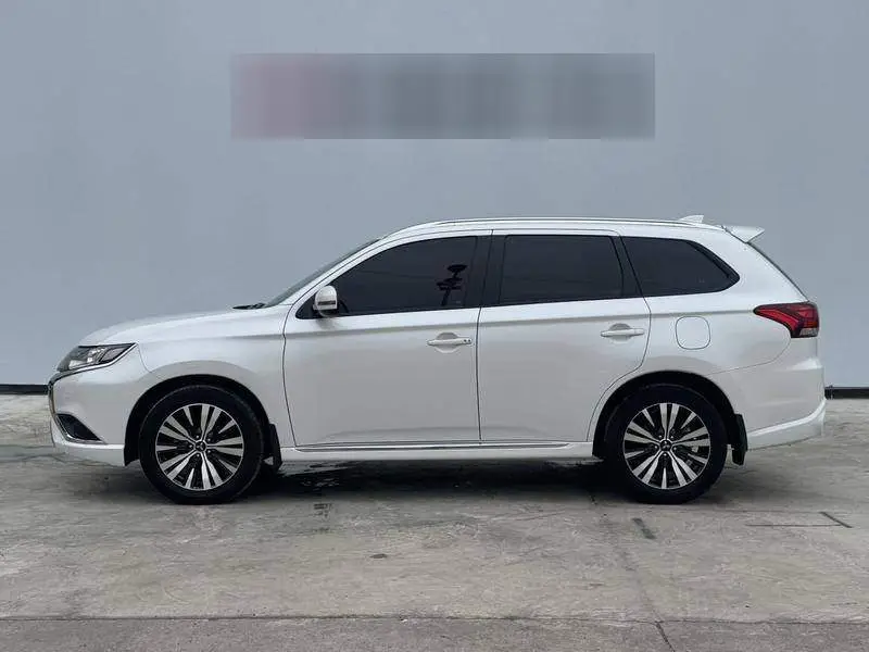 Outlander 2021 Model 2.0L 2WD Enjoy Edition 5 Seaters — 4