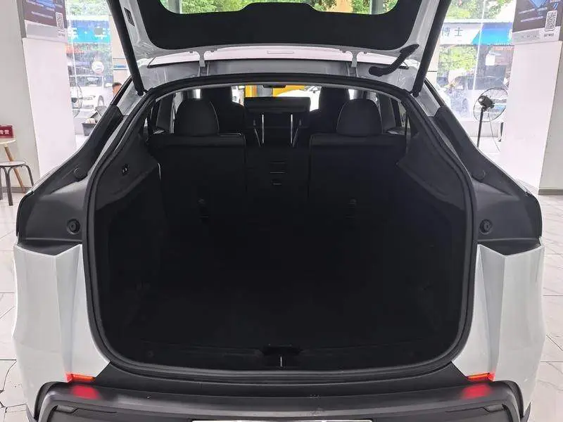Model Y 2025 rear-wheel drive version — 16