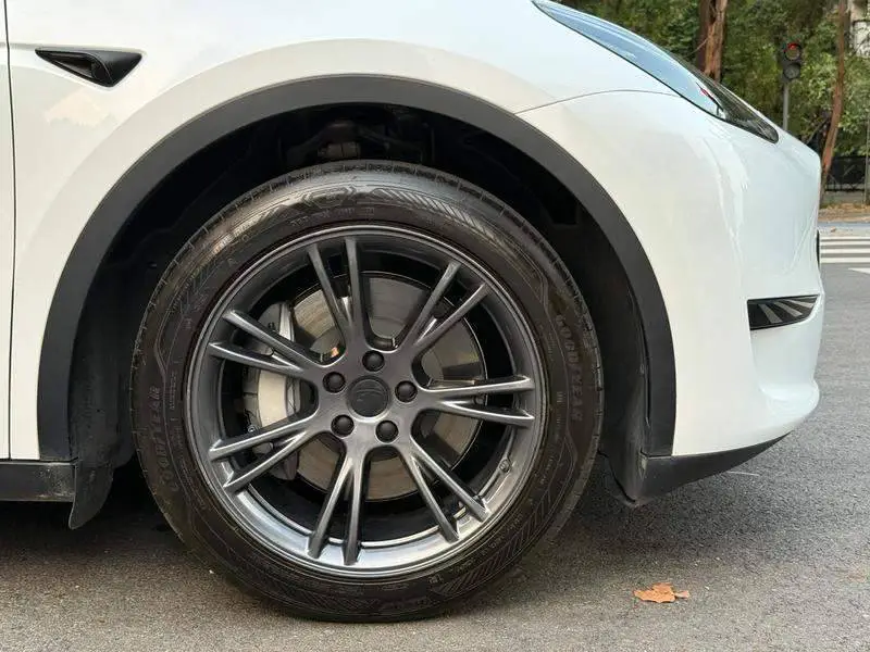 Model Y 2024 rear-wheel drive version — 13