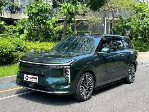 Zhiji LS8 2026 base model 6-seater