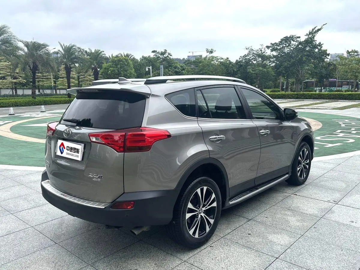 RAV4 Rongfang 2015 2.5L Automatic 4WD Elite Edition — 6