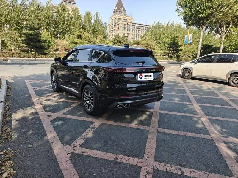 JETOUR X70 PLUS 2023 1.5T DCT Brave PLUS 7-seater — 4