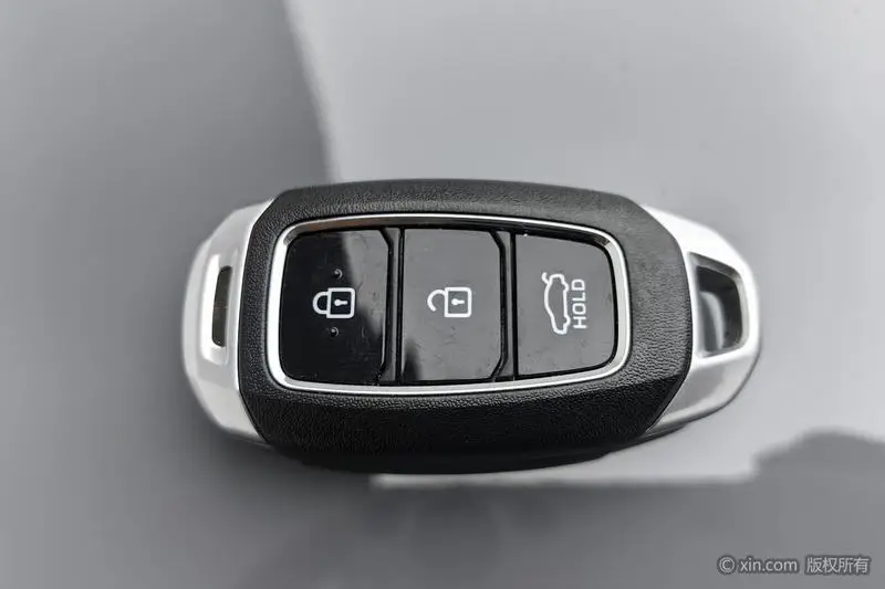 Elantra 2022 1.5L CVT LUX Premium Edition — 6