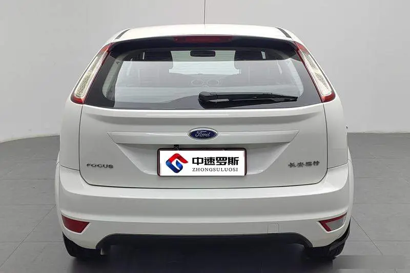 Fox 2013 Hatchback Classic 1.8L Manual Basic Model — 3