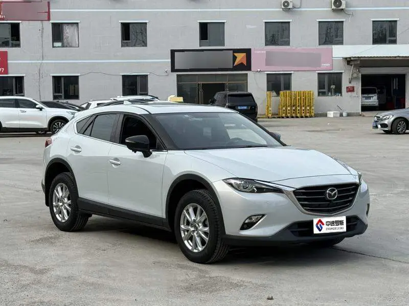 Mazda CX-4 2016 2.0L Automatic 2WD Blue Sky Premium Edition — 3