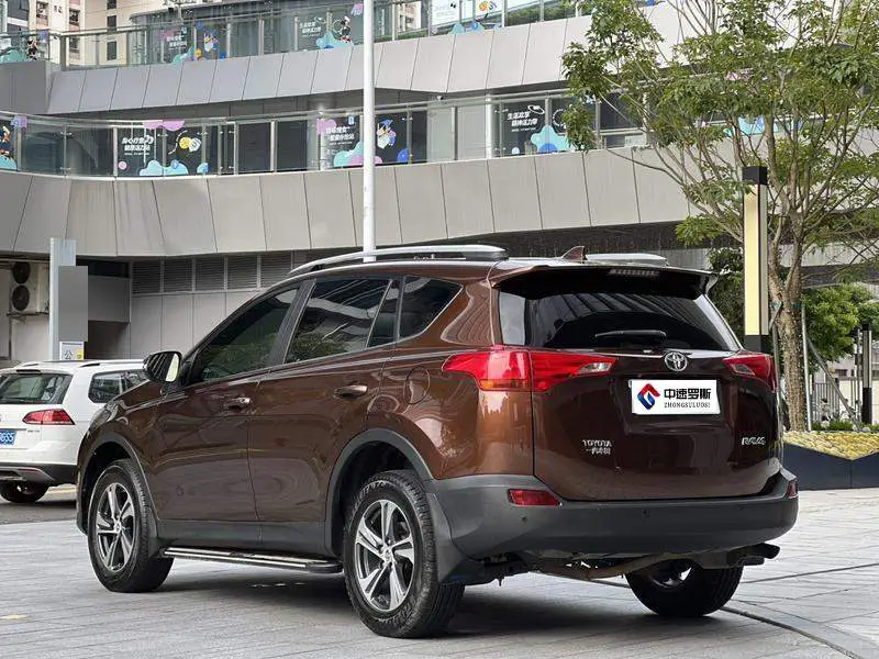 RAV4 Rongfang 2015 2.0L CVT 2WD Fashion Edition — 4