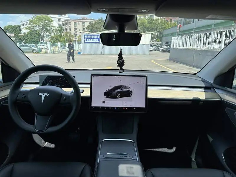 Model Y 2022 facelifted rear-wheel drive version — 11