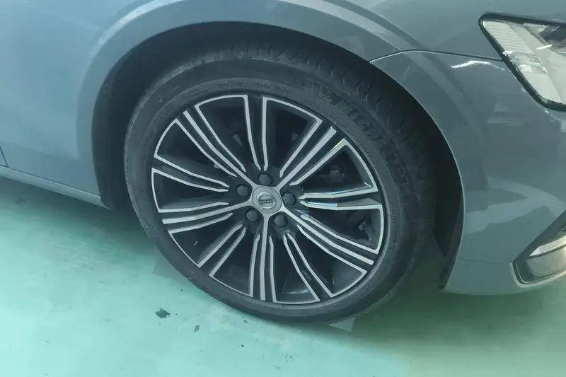 Volvo S60 2022 B4 Zhiyuan Deluxe Edition — 8