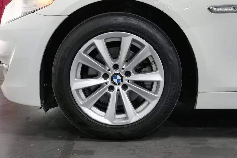BMW 5 Series 2011 523Li Luxury Model — 8