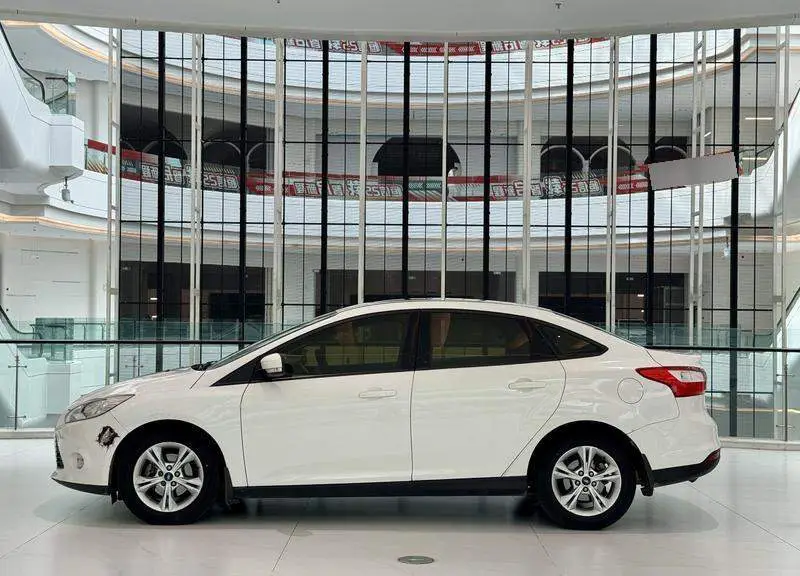 Fox 2012 Sedan 1.6L Automatic Premium — 4
