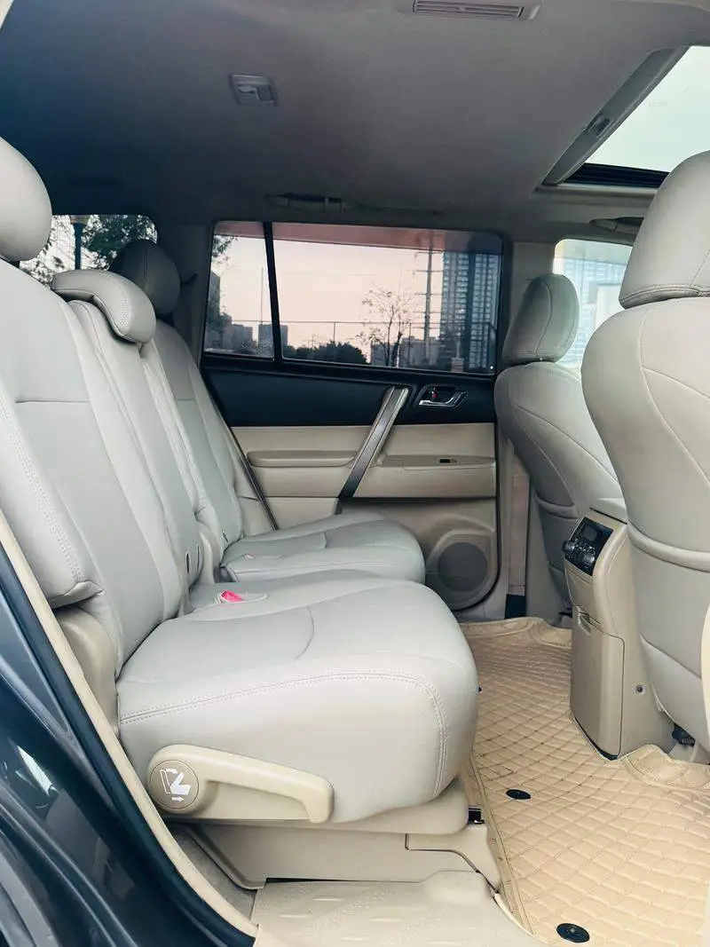 Highlander 2009 2.7L 2WD 7-seat luxury version — 8