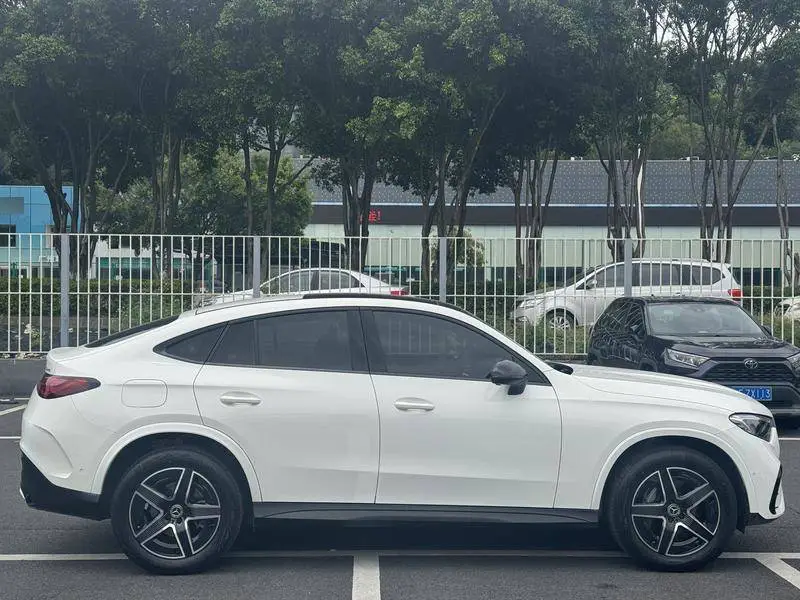 Mercedes-Benz GLC Coupe 2025 GLC 260 4MATIC Coupe SUV — 8