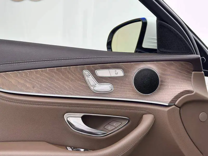 Mercedes-Benz E-Class 2020 E 260 L — 10