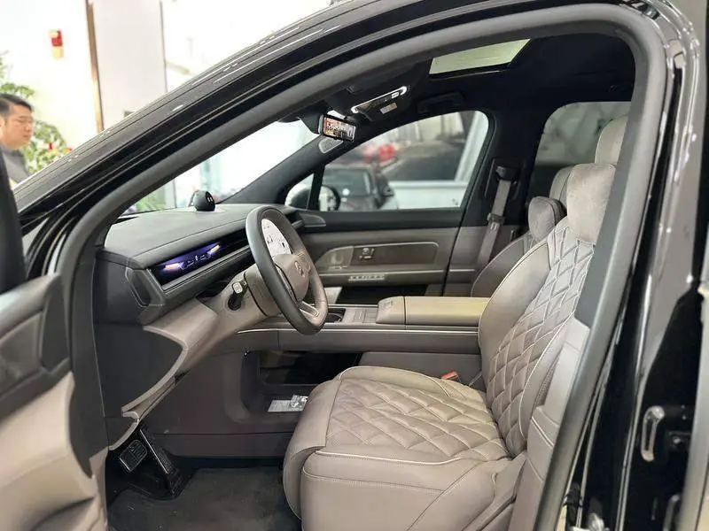 NIO ES8 2026 Six-Seat Executive Luxury Edition — 8