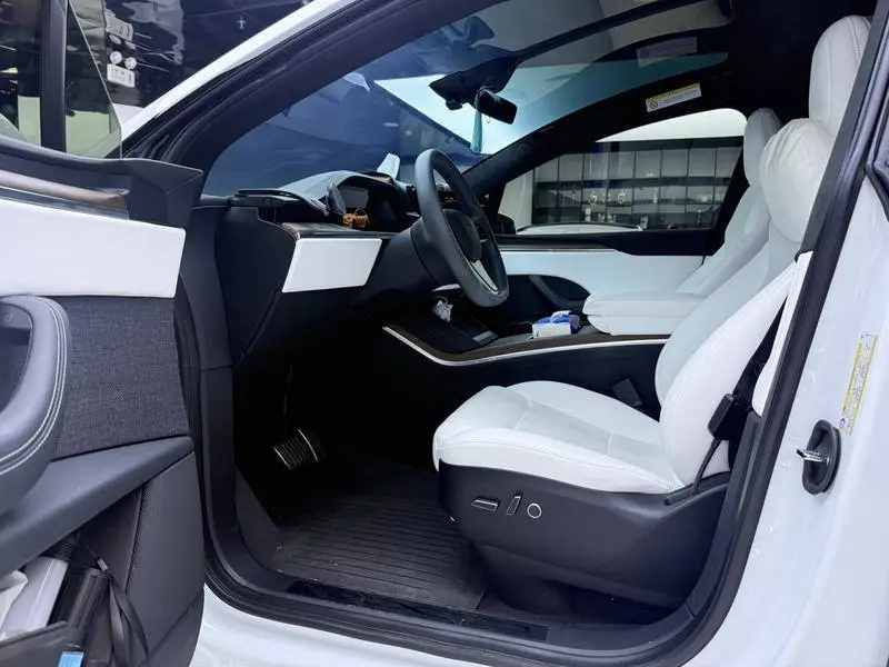 Model X 2023 Dual Motor All-Wheel Drive — 11