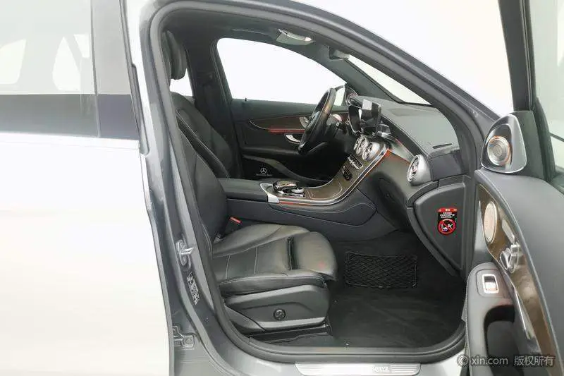 Mercedes-Benz GLC 2019 GLC 300 L 4MATIC Dynamic — 11