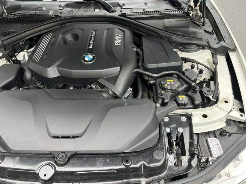 BMW 3 Series 2018 320i M Sport Package — 11