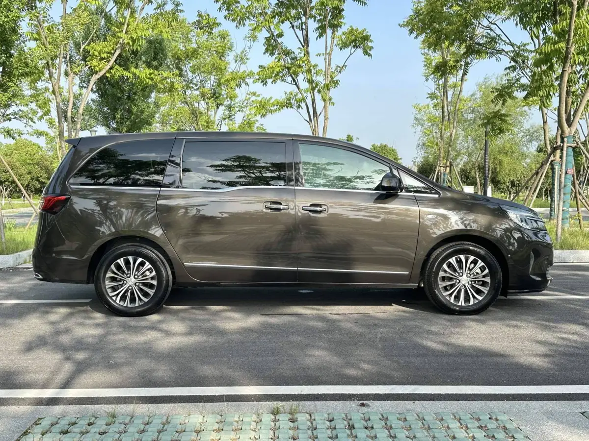 Buick GL8 2021 Land Business Class 652T Luxury — 9