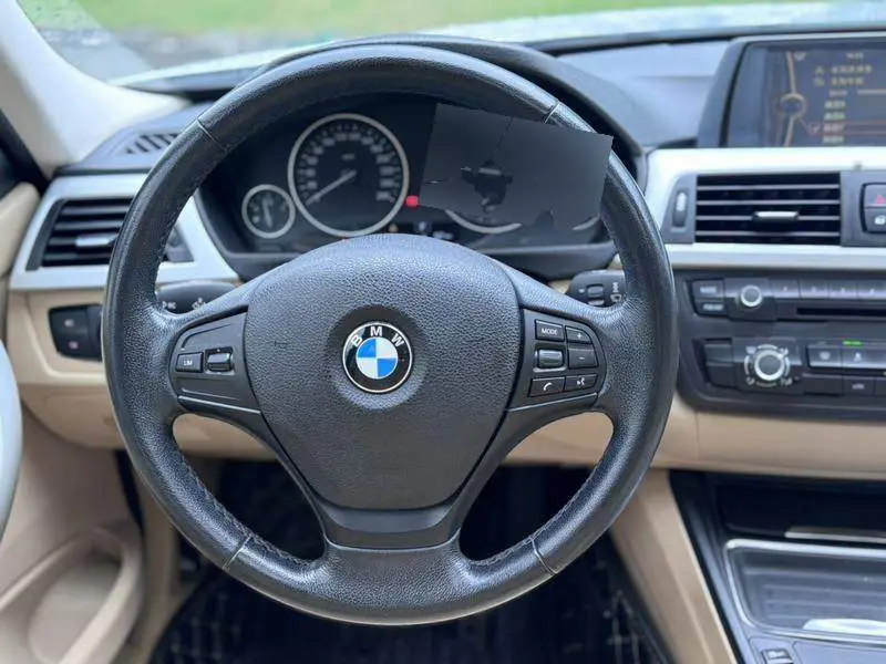 BMW 3 Series 2013 320i Progressive — 11