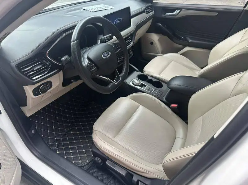 Fox 2021 Sedan EcoBoost 180 Automatic Front — 12