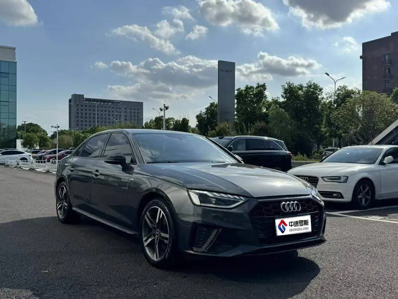 Audi A4L 2022 40 TFSI Luxury Dynamic Edition — 3