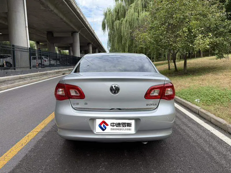 Bora 2011 1.6L Automatic Comfort — 4
