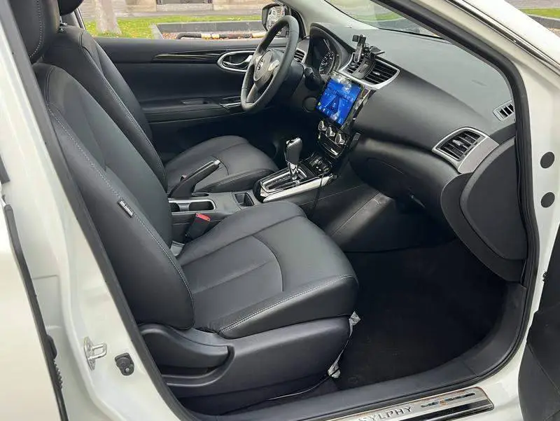 Sylphy 2018 1.6XV CVT Premium Edition — 10