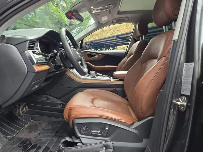 Audi Q7 2022 55 TFSI quattro S line premium model — 14