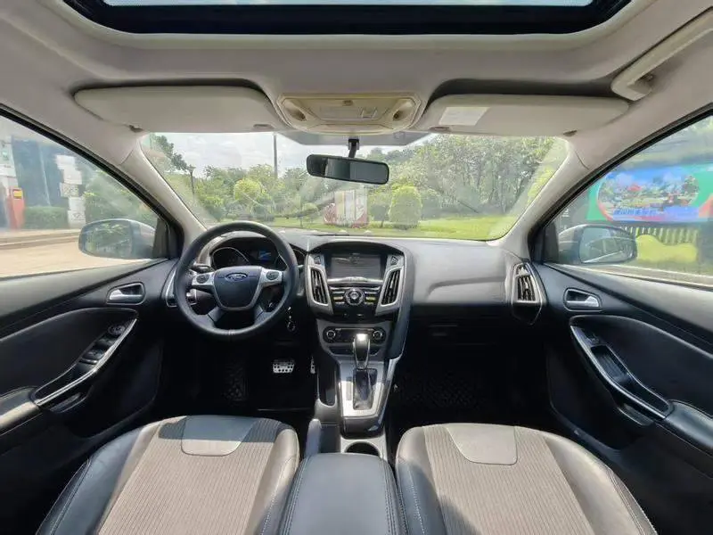 Fox 2012 Hatchback 1.6L Automatic Fashion Edition — 9