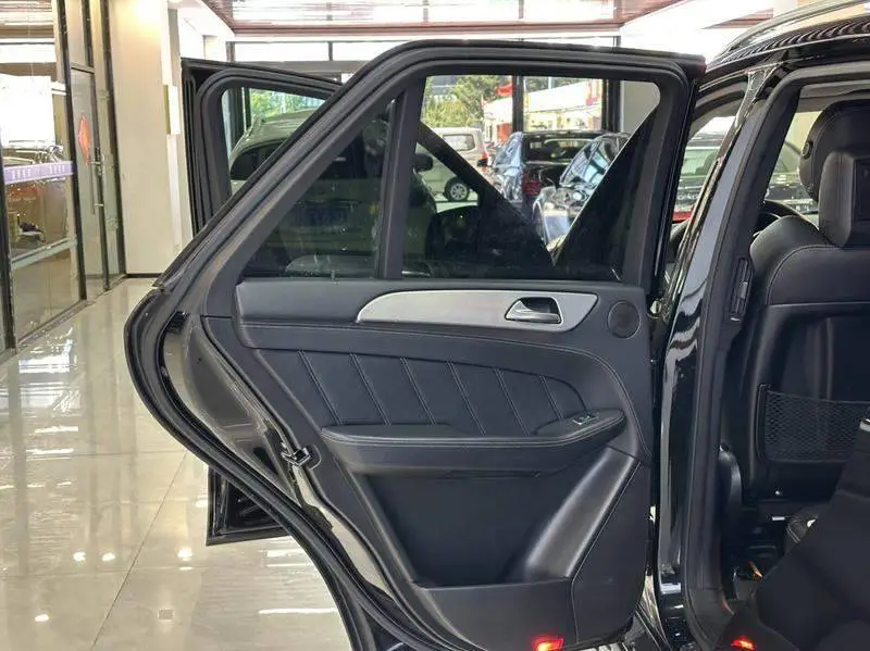Mercedes-Benz M-Class AMG 2012 AMG ML 63 — 17