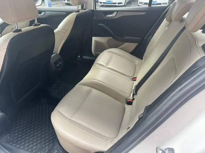 Fox 2021 Sedan EcoBoost 180 Automatic Front — 13