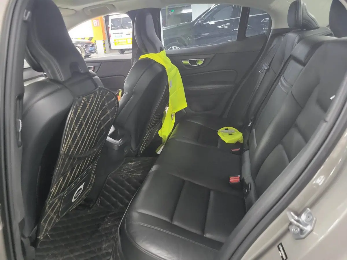 Volvo S60 2021 T4 Zhiyi Luxury Edition — 7