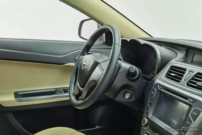 Familia 2015 1.6L Manual Fashion Edition — 16