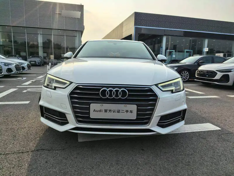 Audi A4L 2019 40 TFSI Progressive National VI — 2
