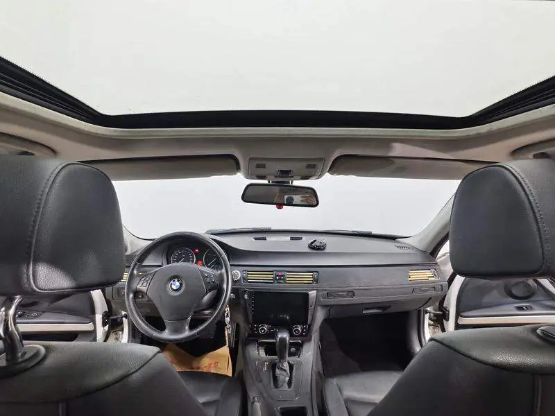 BMW 3 Series 2011 318i Leading Model — 10