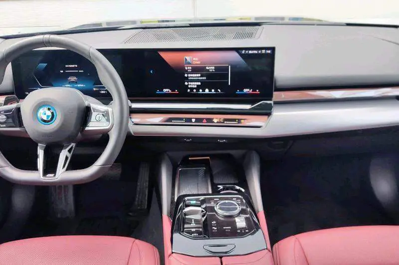 BMW i5 2025 eDrive 40L M Sport Package — 8