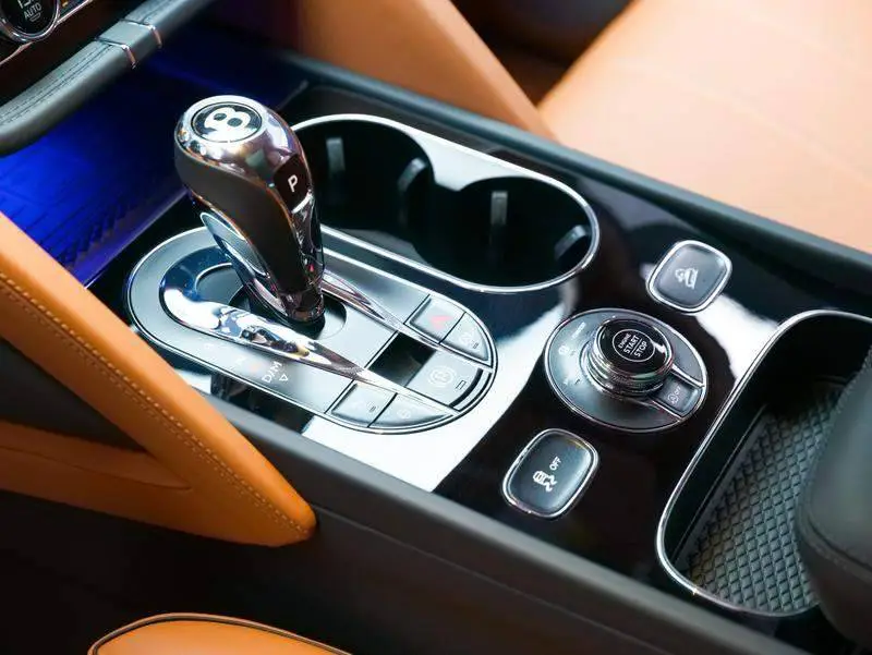 Bentayga 2025 4.0T V8 Long Wheelbase Art Edition — 17