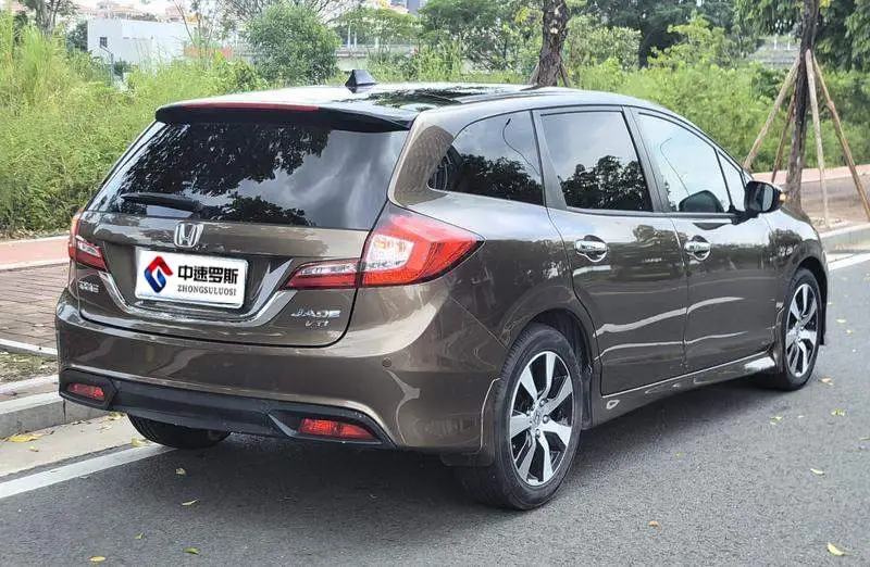 Jed 2014 1.8L CVT Luxury Edition 5 Seaters — 6