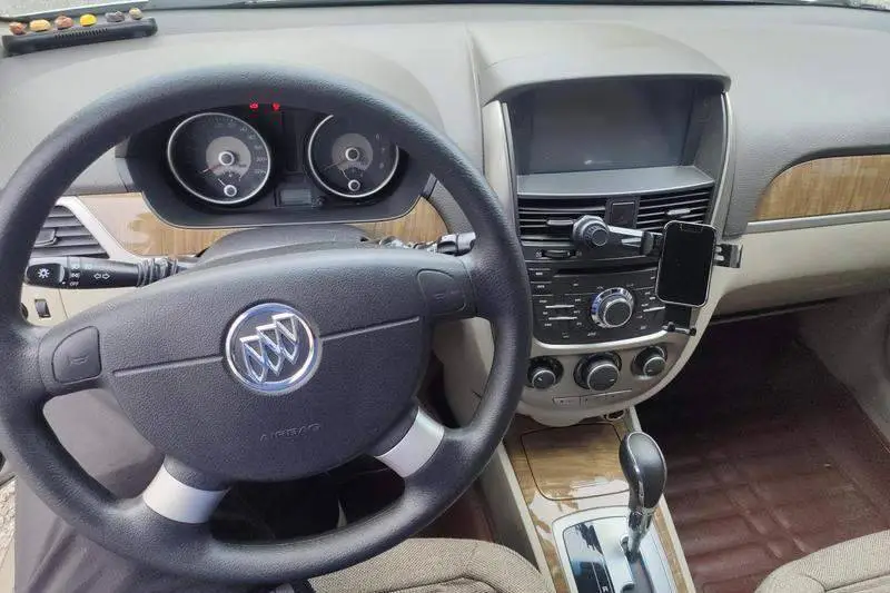 Excelle 2015 1.5L Automatic Classic — 12