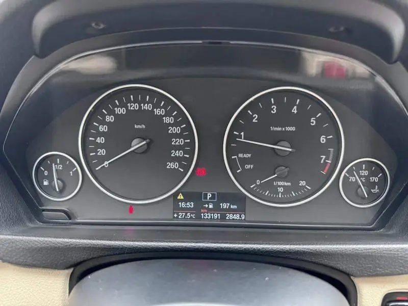 BMW 3 Series 2013 320i Progressive — 10