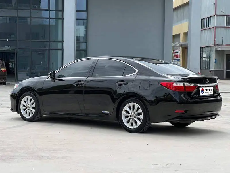 Lexus ES 2013 300h Elite Edition — 4