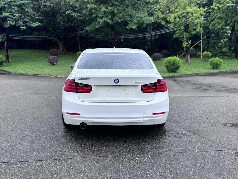 BMW 3 Series 2013 320i Progressive — 5